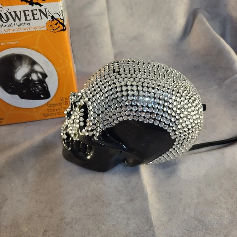 Black Bedazzled Skull Strobe Light Halloween Party Decoration Works Tested